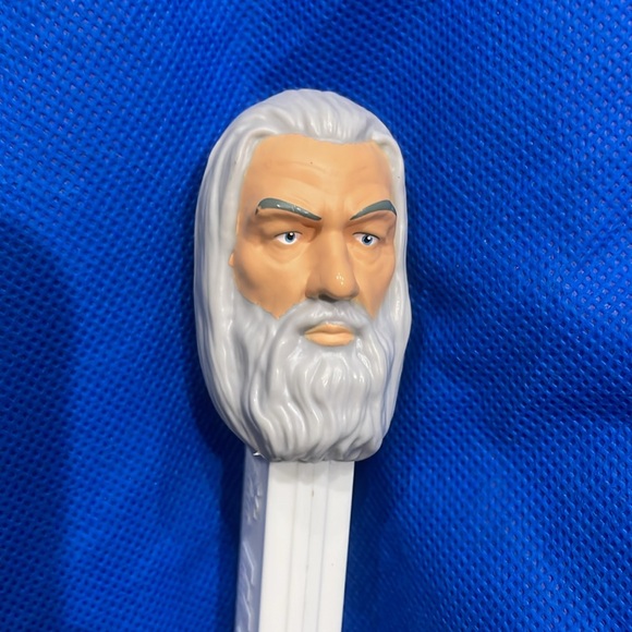The Lord of the Rings PEZ Collectible - Gandalf (Grey & White) #C8 1113930 - Picture 15 of 17
